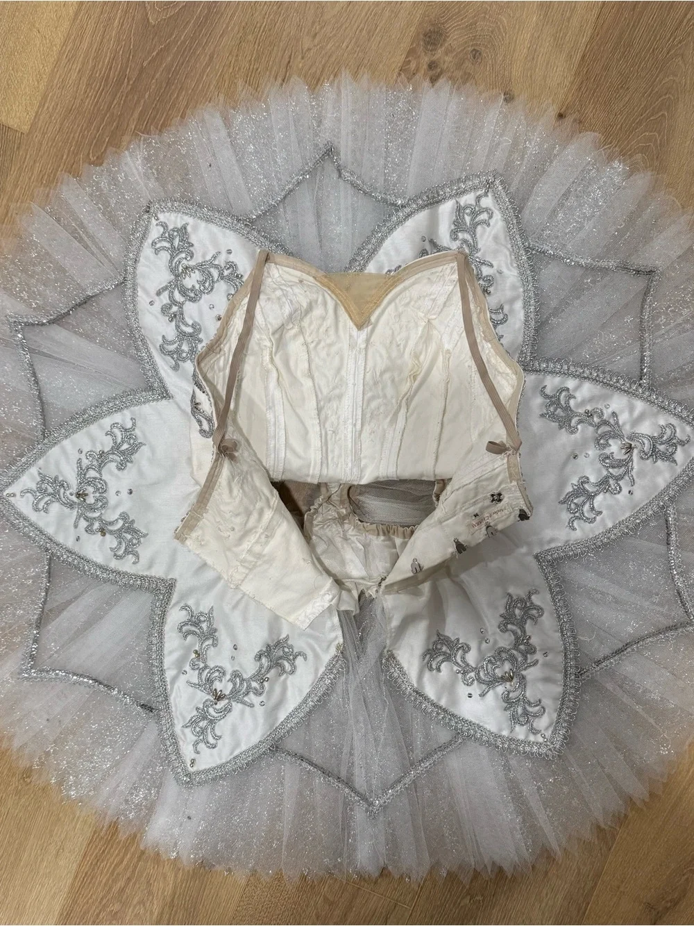White platter tutu - Picture 2 of 4